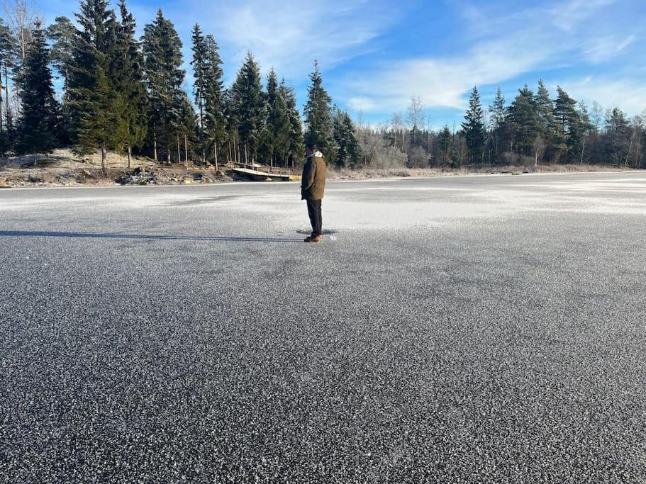 Gaeststuga 100M Fran Sjoen Vislanda Bagian luar foto