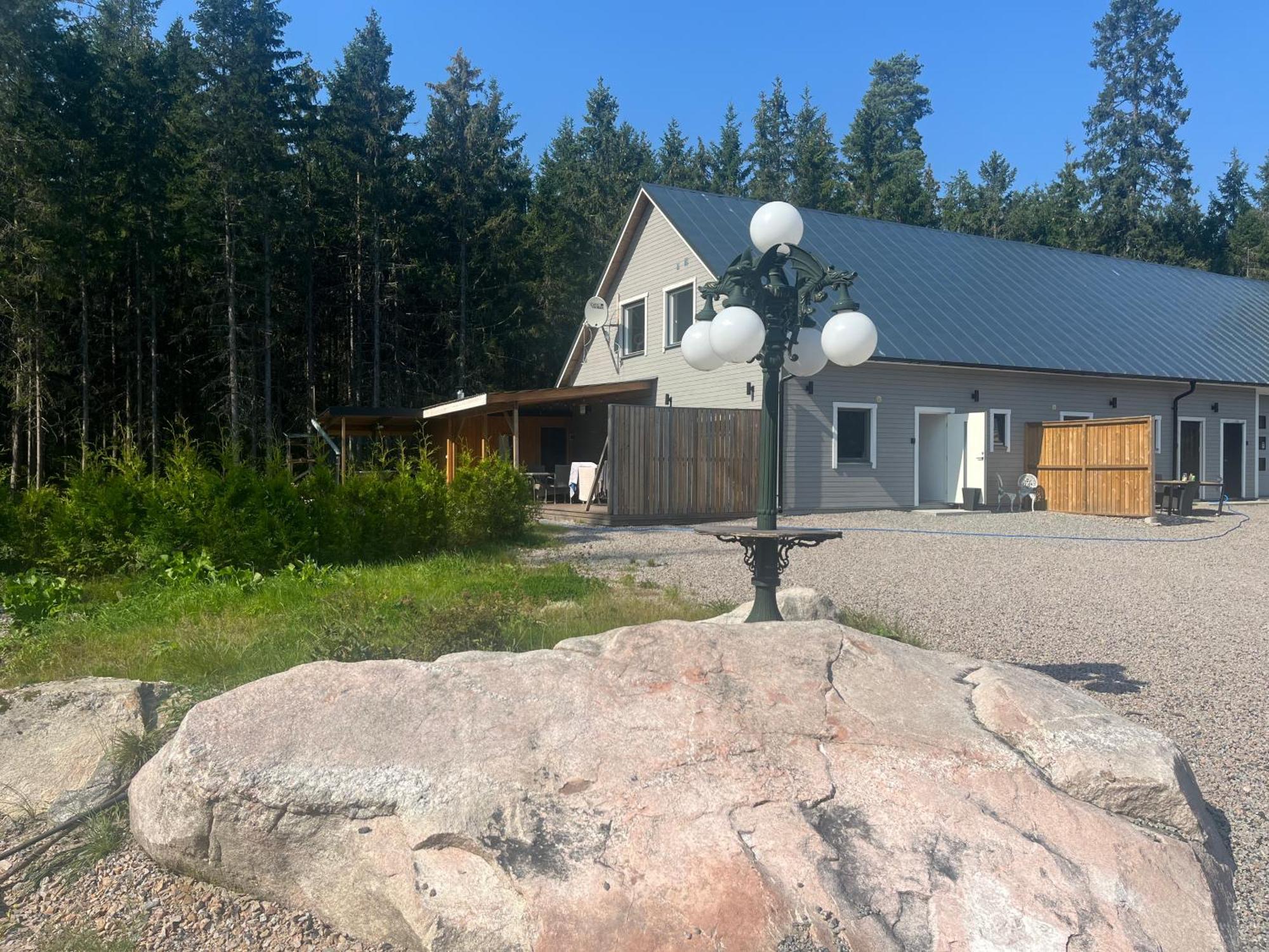 Gaeststuga 100M Fran Sjoen Vislanda Bagian luar foto